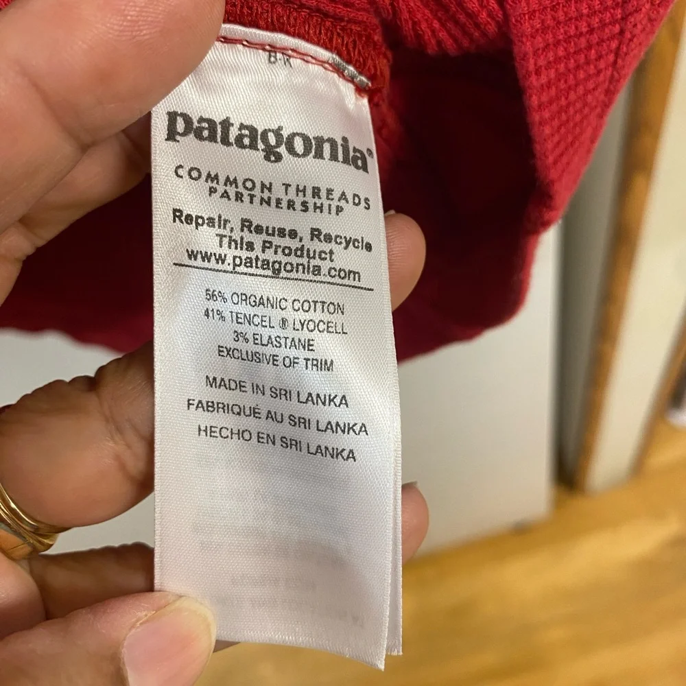 Patagonia woman’s  Red Long Sleeve Tee - Picture 7 of 10